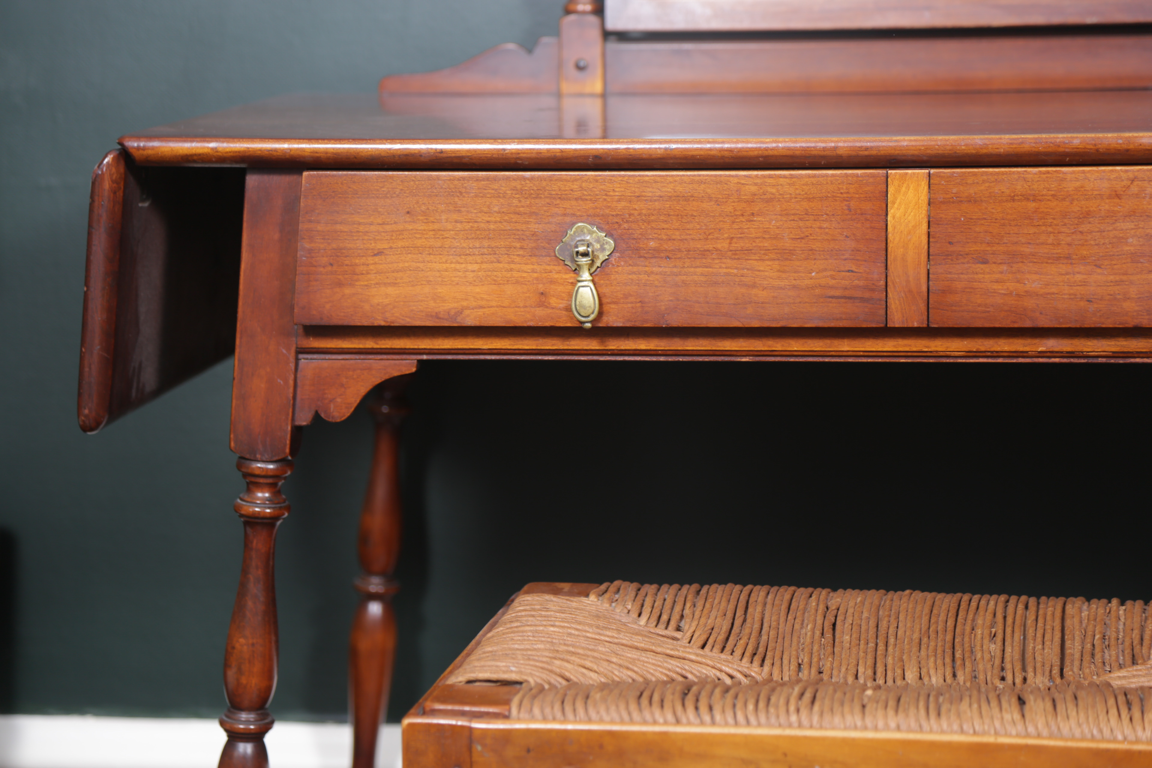 Stickley Dressing Table and Bench With Rush Seat EBTH